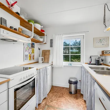 Arntraud - 500m From The Sea By Interhome *